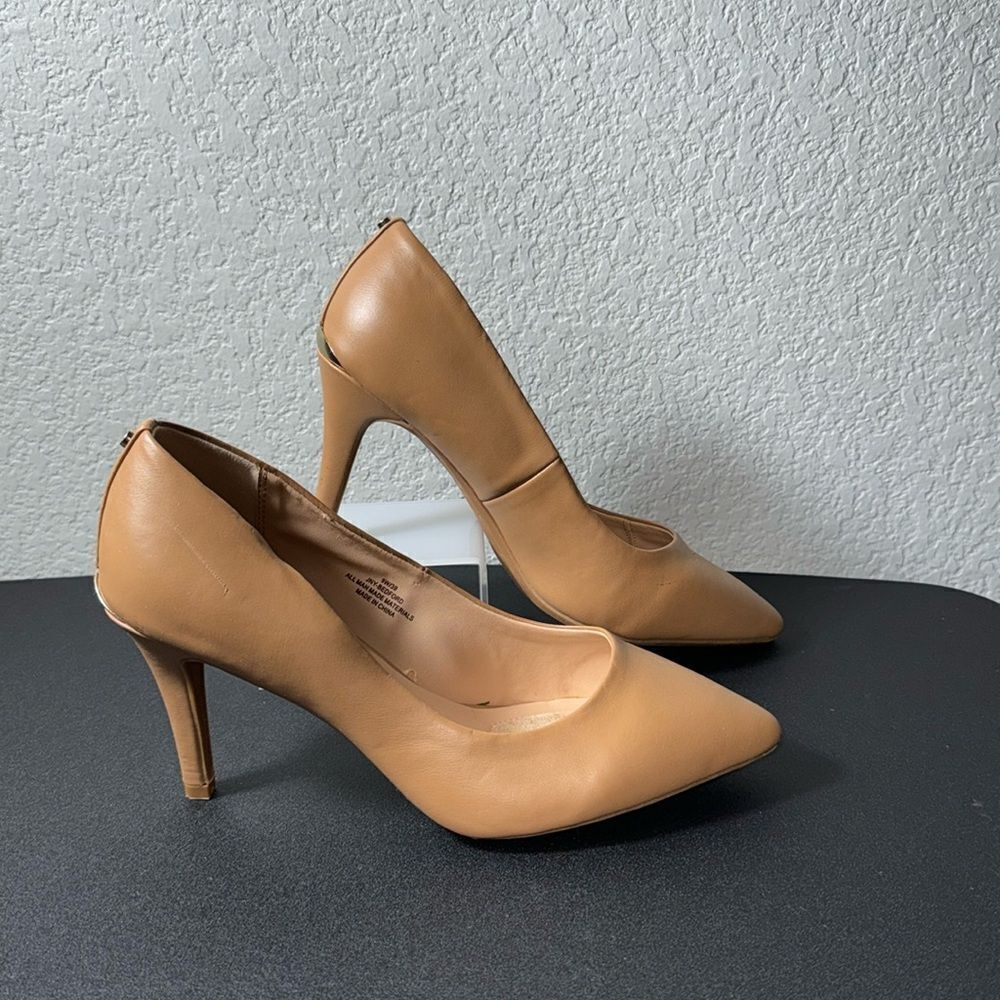 JONES NEW YORK SIGNATURE TAN HEELS SIZE 9W